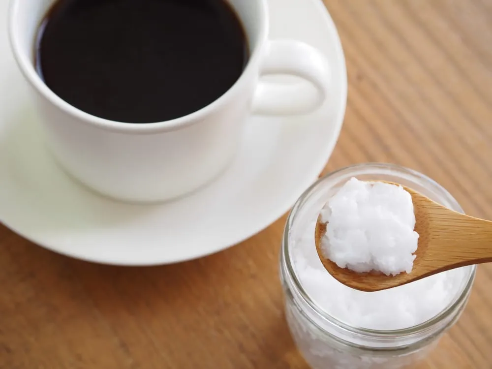 cafe-e-oleo-de-coco