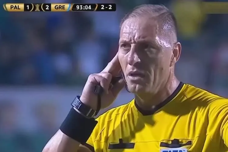 Andrea Ignatti: Todinho de preto
