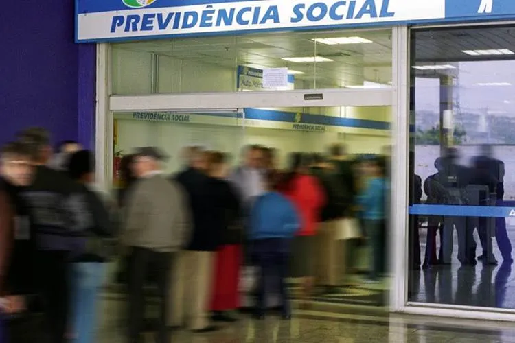 Regina Pitoscia: O que fazer na fila do INSS