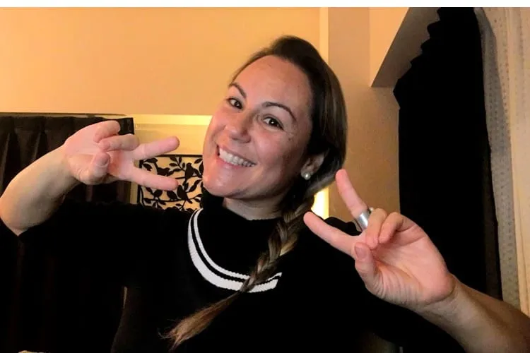 Márcia Sakumoto: Curiosos gestos no Japão