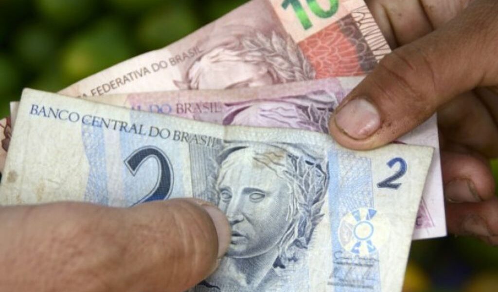 Caixas de comércios e os falsos clientes