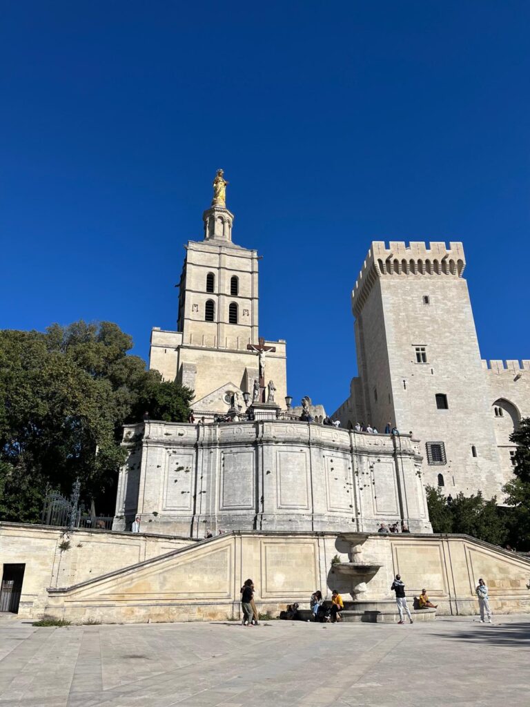 Avignon: O centro de poder do Cristianismo na Idade Média