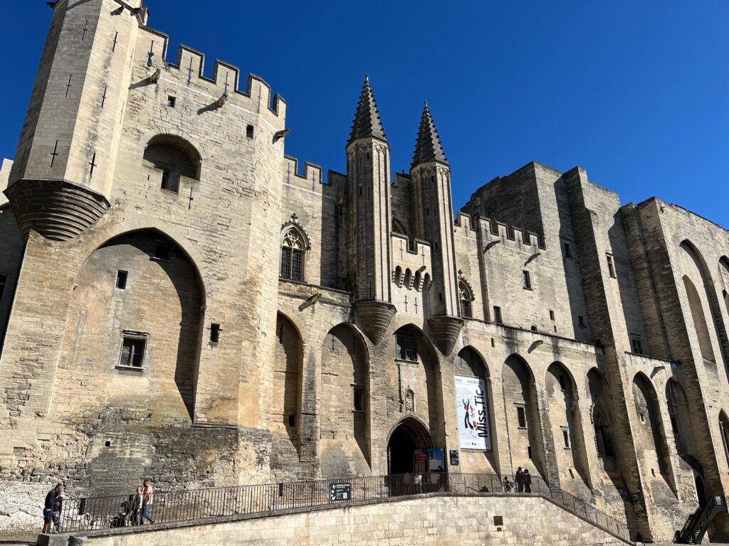 Avignon: O centro de poder do Cristianismo na Idade Média