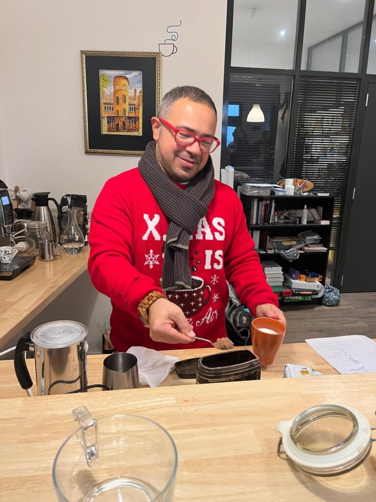 Um cappuccino entre um ucraniano e um russo no Café Fusão Cultural